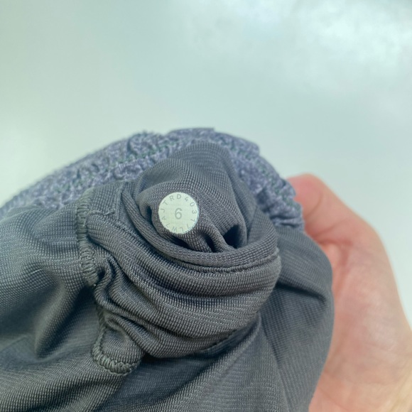 Lululemon Hotty Hot Low-Rise Lined Short 2.5in - Picture 3 of 3